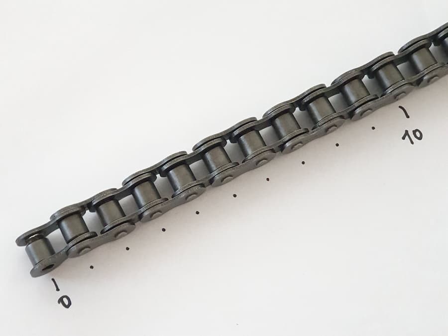 Ukázka stanovení počtu článků řetězu za pomoci fixy a papíru