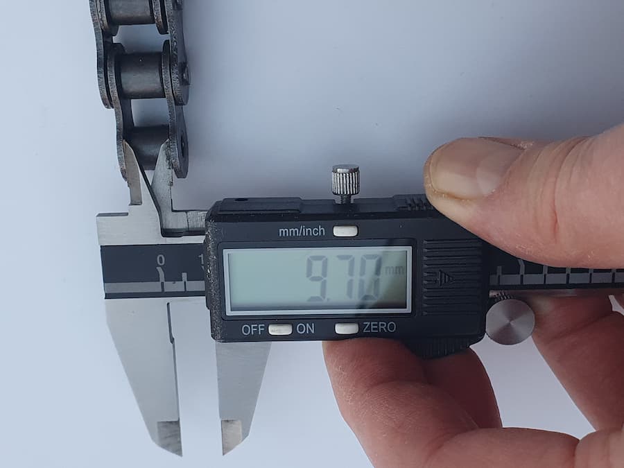 Ukázka měření vnitřní šířky. Naměřená hodnota: 9,70 mm